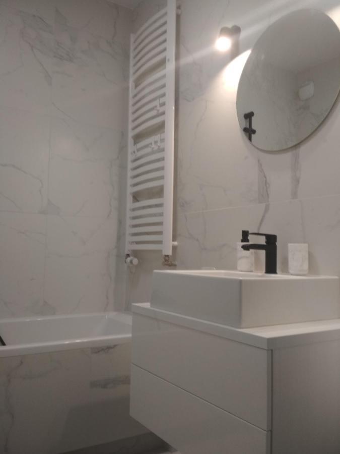 Airport 3Rooms New Apartment With Parking ワルシャワ エクステリア 写真